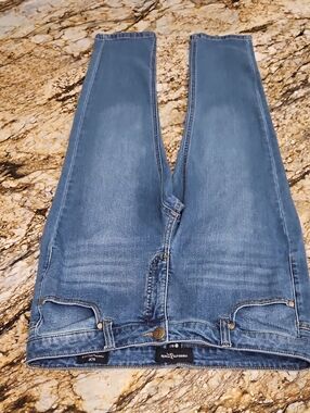 Measure & Made Women's Blue Jeans. Size 10 Inseam 25" Rise 9"